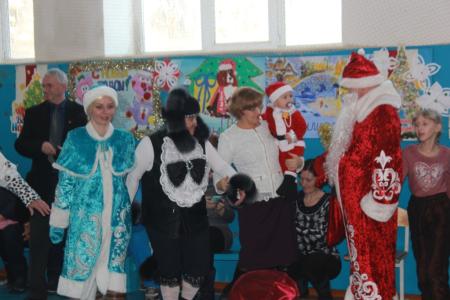 Тюменские коммунисты организовали пятнадцать новогодних мероприятий для детей и взрослых 