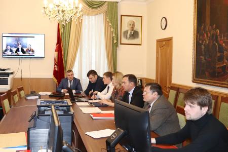 Юрий Афонин провел видеоконференцию с парторганизациями Сибирского федерального округа 