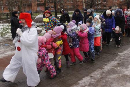 Ярославские коммунисты провели новогодние ёлки для детей