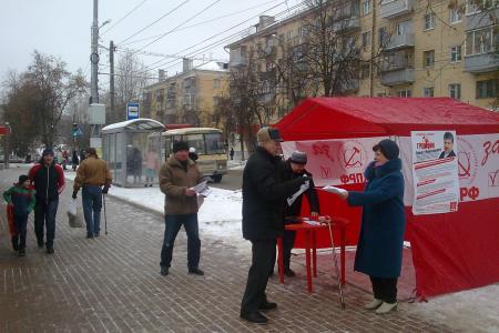 В Калуге прошла акция «Красные в городе»