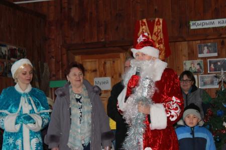 Тюменские коммунисты организовали пятнадцать новогодних мероприятий для детей и взрослых 