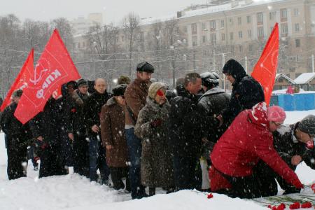 Воронежские коммунисты почтили память вождя мирового пролетариата