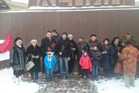 Волгоград (Сталинград). Коммунисты почтили память В.И. Ленина