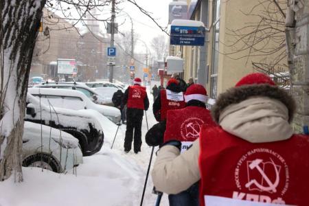Саратовские коммунисты и комсомольцы провели акцию «Лыжня памяти коммунальных служб Саратова»