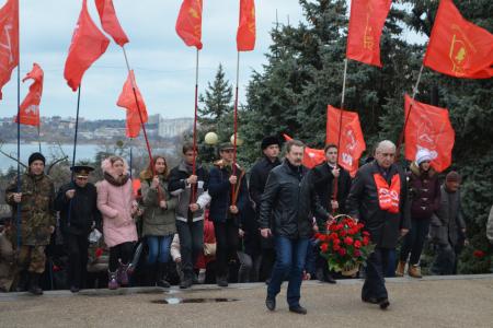 Севастопольские коммунисты почтили память Владимира Ильича Ленина