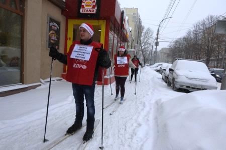Саратовские коммунисты и комсомольцы провели акцию «Лыжня памяти коммунальных служб Саратова»
