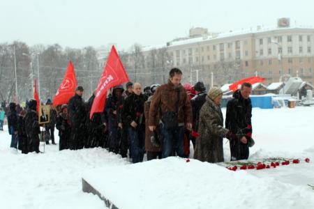 Воронежские коммунисты почтили память вождя мирового пролетариата