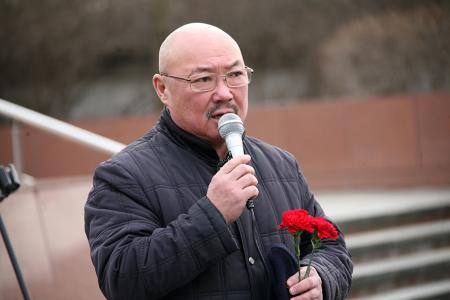 Памяти  освободителей Элисты. Коммунисты Калмыкии возложили венки и цветы к «Вечному огню»
