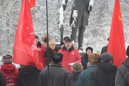 Новгородские коммунисты провели повторный митинг против роста тарифов на услуги ЖКХ