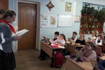 Владивосток. Пионер - всем ребятам пример!