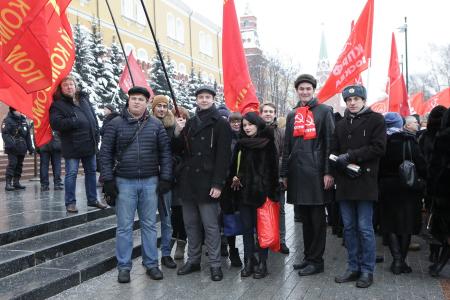«Русская правда сильней их наглости». Г.А. Зюганов возложил цветы у Кремлевской стены в связи с 75-летием Победы в Сталинградской битве