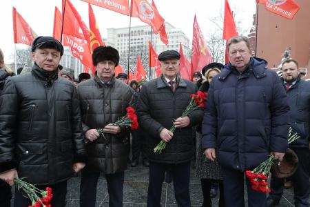 «Русская правда сильней их наглости». Г.А. Зюганов возложил цветы у Кремлевской стены в связи с 75-летием Победы в Сталинградской битве