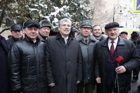 Г.А. Зюганов и П.Н. Грудинин открыли памятную доску Маршалу Советского Союза В.Г. Куликову в Москве