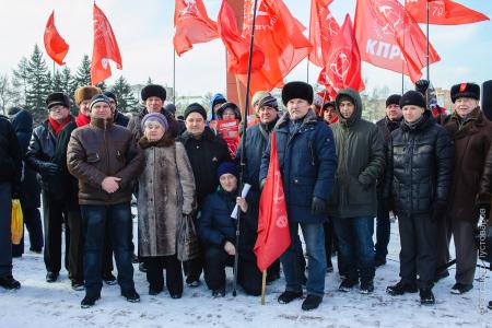 "Непобедимая и легендарная". Митинг красноярских коммунистов