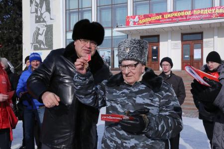 Митинг в честь 100-летия Красной Армии в Омске