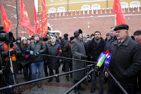 «Русская правда сильней их наглости». Г.А. Зюганов возложил цветы у Кремлевской стены в связи с 75-летием Победы в Сталинградской битве