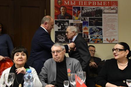 Г.А. Зюганов наградил потомков полководцев Победы. В церемонии принял участие П.Н. Грудинин
