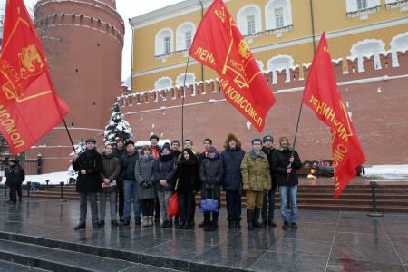 «Русская правда сильней их наглости». Г.А. Зюганов возложил цветы у Кремлевской стены в связи с 75-летием Победы в Сталинградской битве