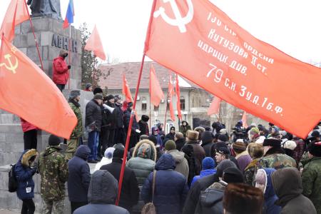 В ЛНР коммунисты провели митинг в честь 100-летия создания РККА