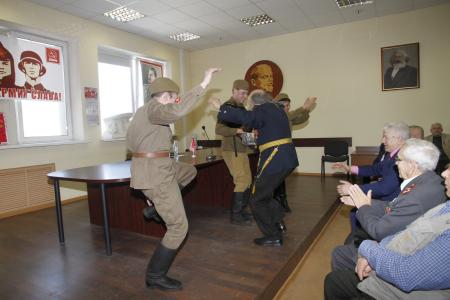 В честь 100-летия Красной Армии в Воронеже КПРФ провела торжественное собрание