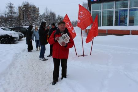 Магаданские коммунисты провели пикет за социальную справедливость