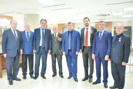 Непобедимая и легендарная. В Московской областной Думе началась выставка юных художников Подмосковья и других регионов России, посвященная 100-летию Красной Армии
