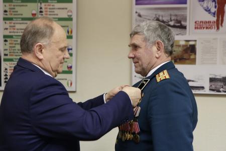 Г.А. Зюганов наградил воинов-ветеранов юбилейными медалями «100 лет Красной Армии»
