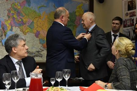 Г.А. Зюганов наградил потомков полководцев Победы. В церемонии принял участие П.Н. Грудинин