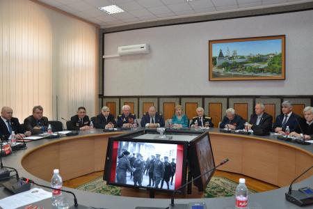 Астраханские коммунисты провели круглый стол, посвященный 100-летию красной армии