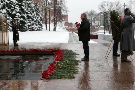 «Русская правда сильней их наглости». Г.А. Зюганов возложил цветы у Кремлевской стены в связи с 75-летием Победы в Сталинградской битве