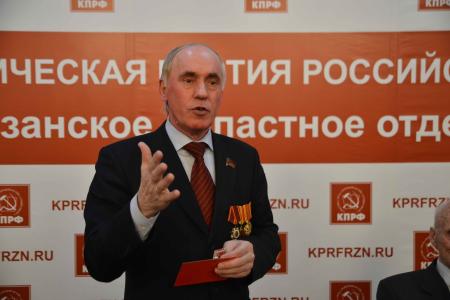 В рамках празднования 100-летия создания Красной Армии в Рязани коммунисты провели торжественное собрание и выступили перед ветеранами