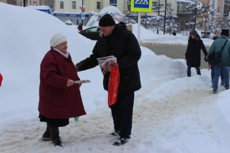 Магаданские коммунисты провели пикет за социальную справедливость