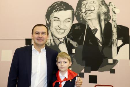 Юрий Афонин поздравил учеников московской школы №892 с открытием шахматного клуба 