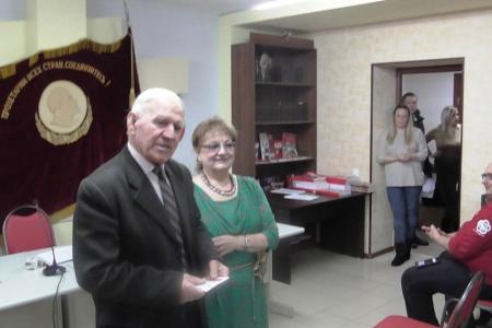 Саратовский обком КПРФ провел торжественное собрание в честь 100-летия Красной Армии и 25-летия КПРФ