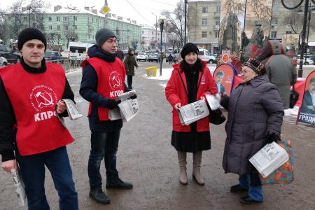 На Всероссийской волне протеста. В Рязани стартовала акция «Красные в городе»