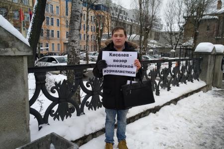 Ленинградские коммунисты и комсомольцы выступили против телевизионной лжи и оголтелой пропаганды