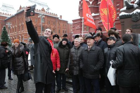 «Русская правда сильней их наглости». Г.А. Зюганов возложил цветы у Кремлевской стены в связи с 75-летием Победы в Сталинградской битве