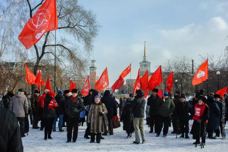 "Непобедимая и легендарная". Митинг красноярских коммунистов