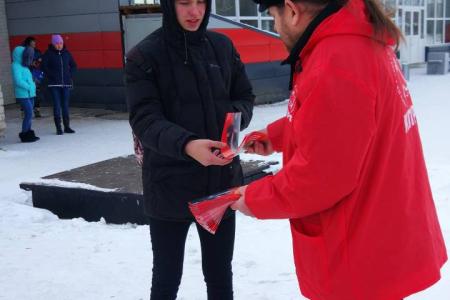 ХМАО-Югра. Первый секретарь окружкома Алексей Савинцев принял участие в уличной агитации за Павла Грудинина
