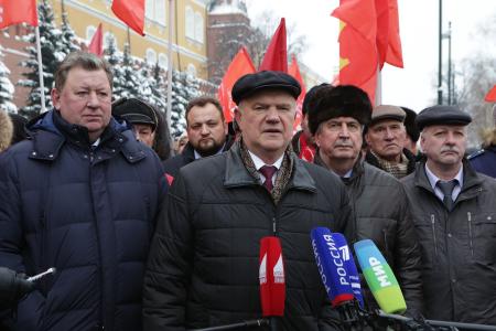 «Русская правда сильней их наглости». Г.А. Зюганов возложил цветы у Кремлевской стены в связи с 75-летием Победы в Сталинградской битве