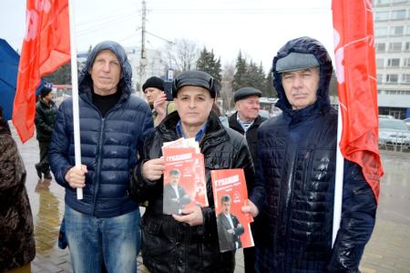Лидер ставропольских коммунистов Виктор Гончаров: "Снизить социальное напряжение в обществе сможет новый президент России Павел Грудинин!"