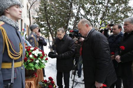 Г.А. Зюганов и П.Н. Грудинин открыли памятную доску Маршалу Советского Союза В.Г. Куликову в Москве