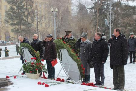 В городе-герое Волгограде коммунисты отметили 100-летие Красной армии и флота 