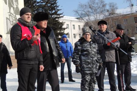 Митинг в честь 100-летия Красной Армии в Омске