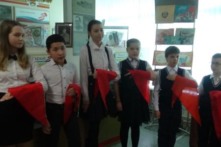 Владивосток. Мы, пионеры нашей страны, славной традиции будем верны! (Отзыв пионерки  Ани Ляпиной)