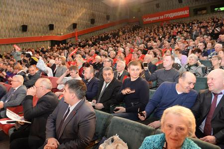 Тысячи граждан пришли на финальную встречу с Павлом Грудининым в Новосибирске