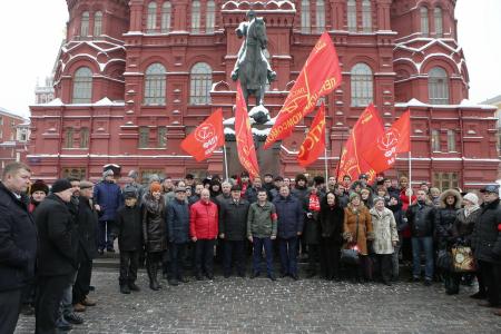 «Русская правда сильней их наглости». Г.А. Зюганов возложил цветы у Кремлевской стены в связи с 75-летием Победы в Сталинградской битве