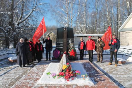 Псковские коммунисты отметили 75-ю годовщину подвига Александра Матросова