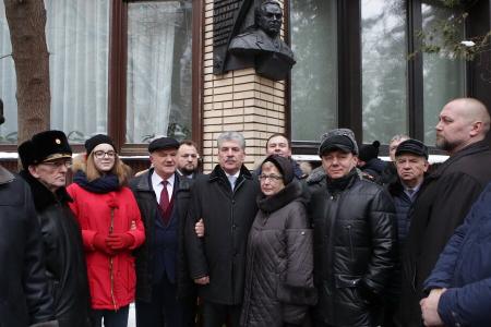 Г.А. Зюганов и П.Н. Грудинин открыли памятную доску Маршалу Советского Союза В.Г. Куликову в Москве