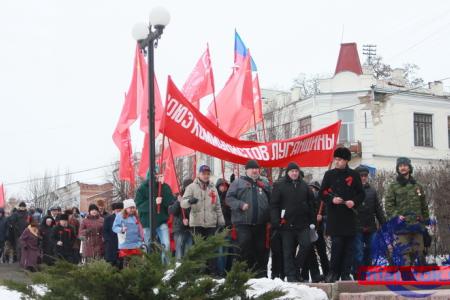В ЛНР коммунисты провели митинг в честь 100-летия создания РККА